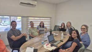 צוות פרוייקט פרי טרי בישיבת השקת המערכת החדשה